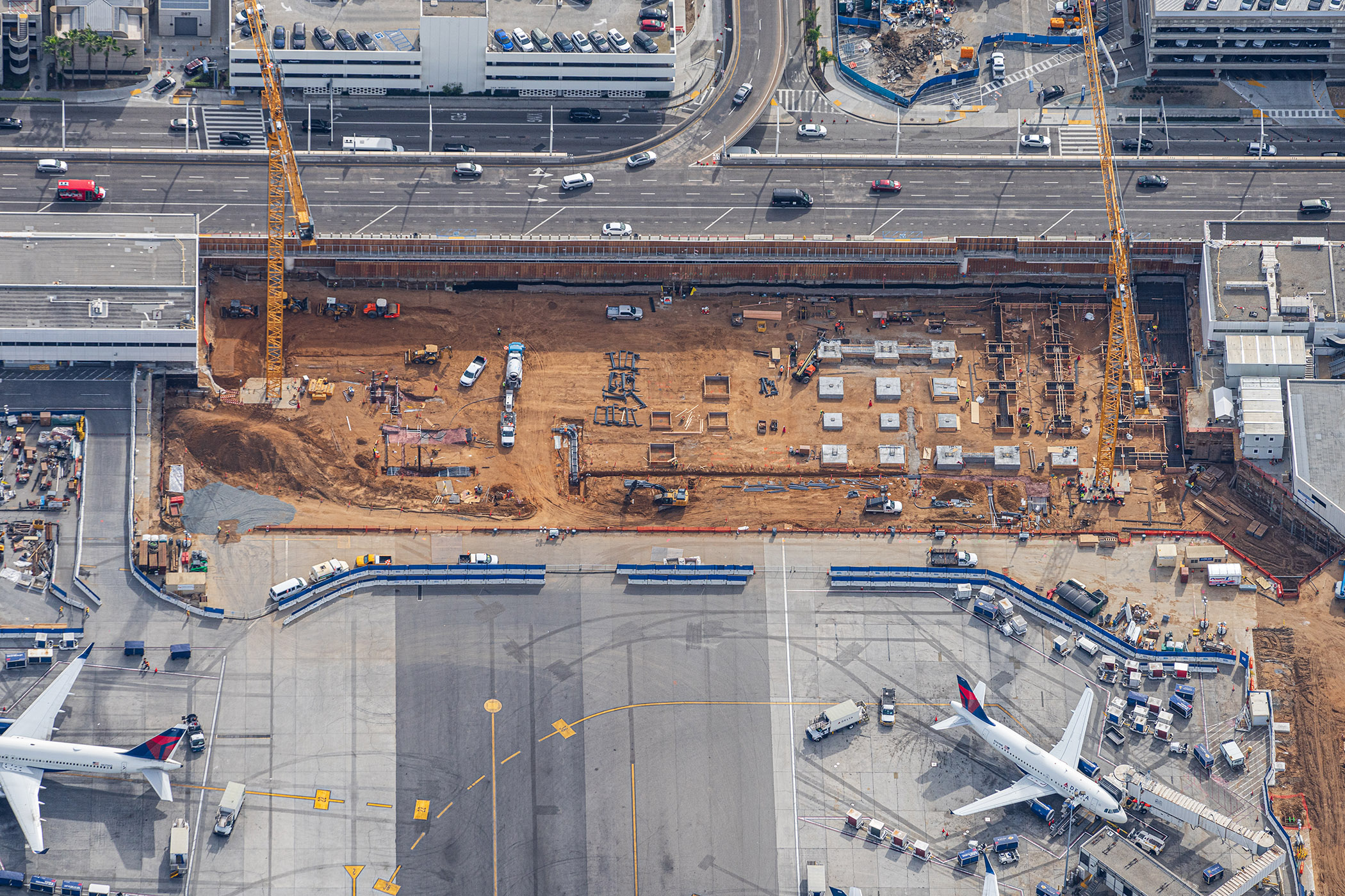 Los-Angeles-International-Airport-Construction